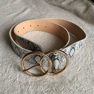 Snakeskin print belt